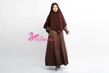 Jilbab Bergo Pet Antem Polos Kunci Tampilan Stabil di Tengah Aktivitas Padat